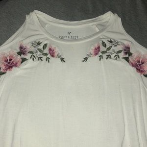Cold shoulder tee